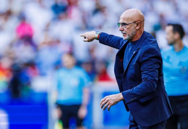 官方平台-德拉富恩特：不希望过度消耗尼科·威廉斯与亚马尔