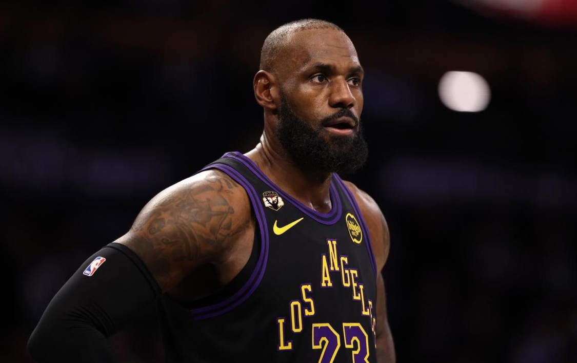 体育入口-名记不懂球？同意球迷说詹姆斯换巴特勒不错！跟库里还能争冠！