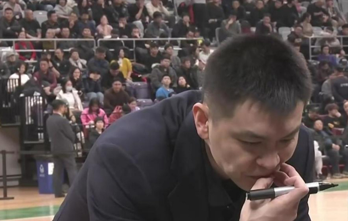 开云官网-18场比赛后，辽宁男篮为何输了10场？杨鸣变乖许多，昔日旧将复出|赵继伟|辽宁队|张陈治锋|山东男篮|李晓旭_新浪体育_新浪新闻