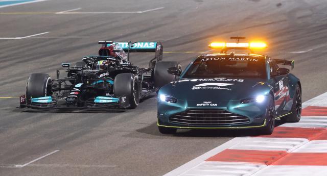 1639927667575096419.jpg mercedes-british-driver-lewis-hamilton-drives-behind-the-news-photo-1639768834 (1).jpg
